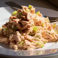 This Spicy Zesty Tuna Salad features flaky tuna tossed in creamy, spicy mayo and fresh lemon juice, served in lettuce wraps for a light, refreshing meal.